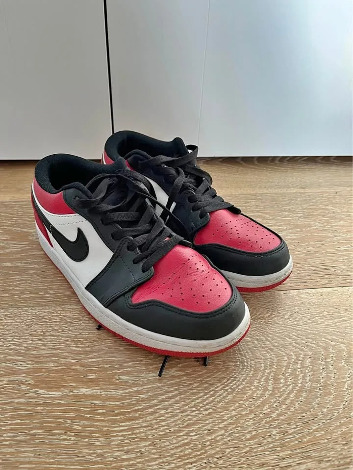 Jordan 1 Lows Red, Black and White