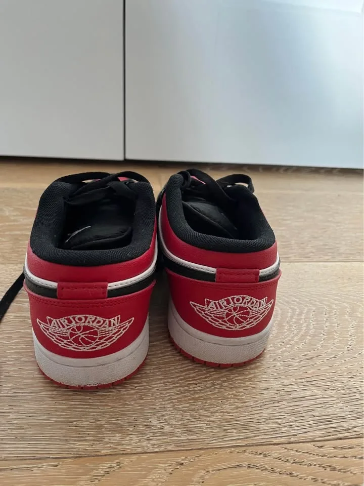 Jordan 1 Lows Red, Black and White image indicator(3)