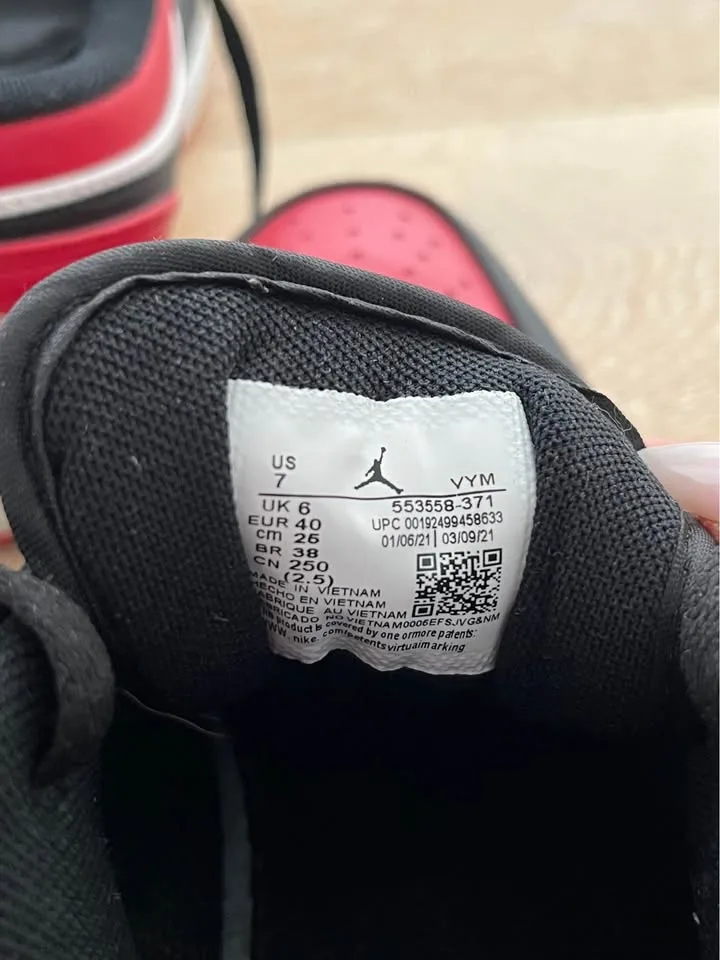 Jordan 1 Lows Red, Black and White image indicator(4)