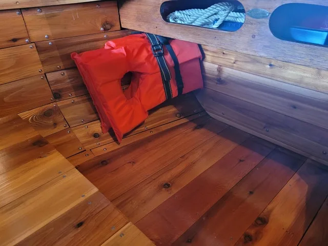 Classic Cedar Boat 16 foot with Motor and Trailer image indicator(4)