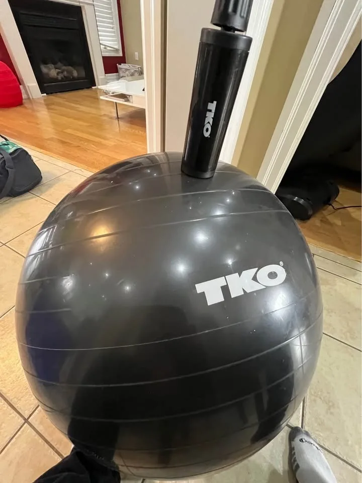 TKO Exercise / Stability Ball with Pump – Like New! image indicator(2)