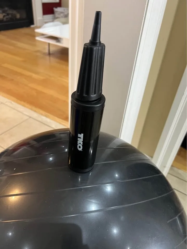TKO Exercise / Stability Ball with Pump – Like New! image indicator(4)