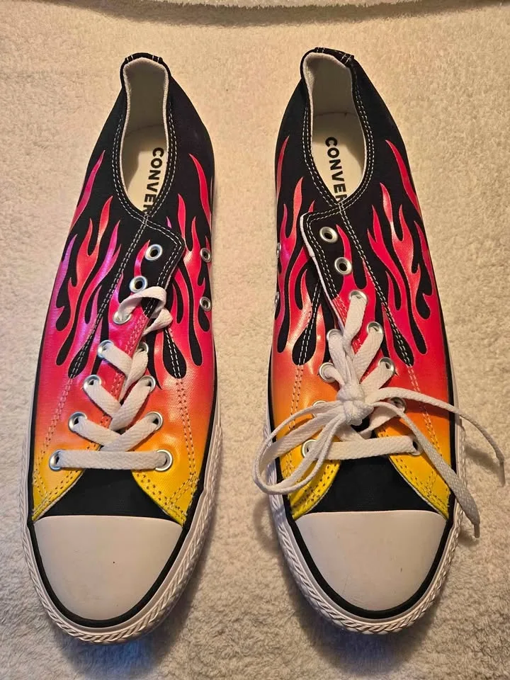 Brand new Converse shoe, mens