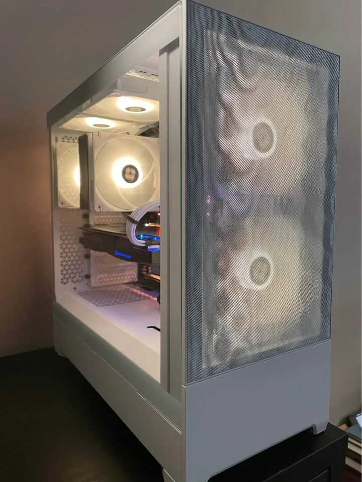 Custom Built Gaming PC image indicator(2)