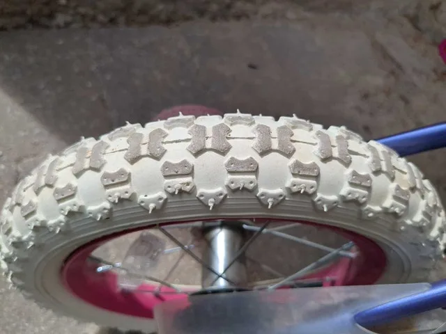 Girls bike with training wheels image indicator(3)