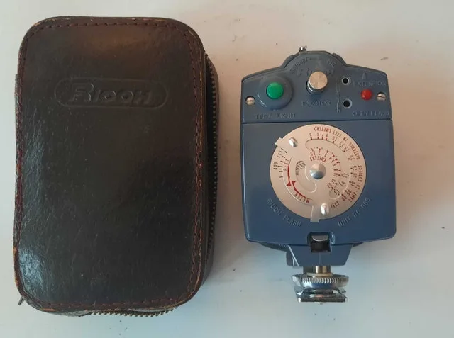 Vintage Ricoh Flash in leather case image indicator(2)