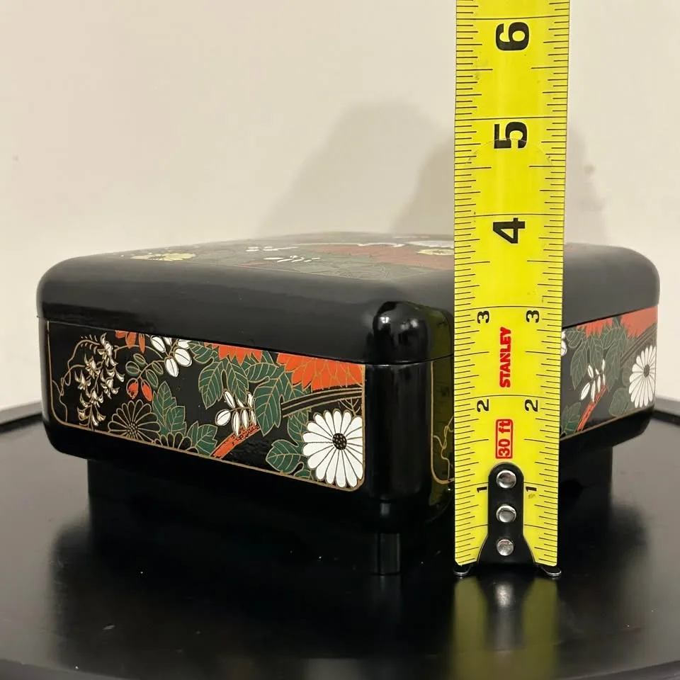 Vintage Japanese Lacquer Bento Box #Cleanout image indicator(5)