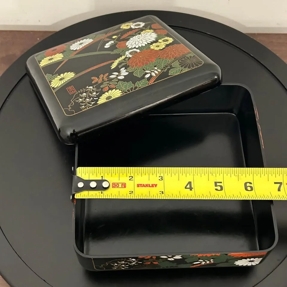 Vintage Japanese Lacquer Bento Box #Cleanout image indicator(6)