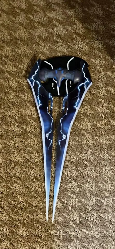 Dual energy blade with display stand (metal)