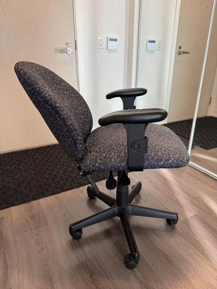 Adjustable Office Chair (Black) image indicator(5)