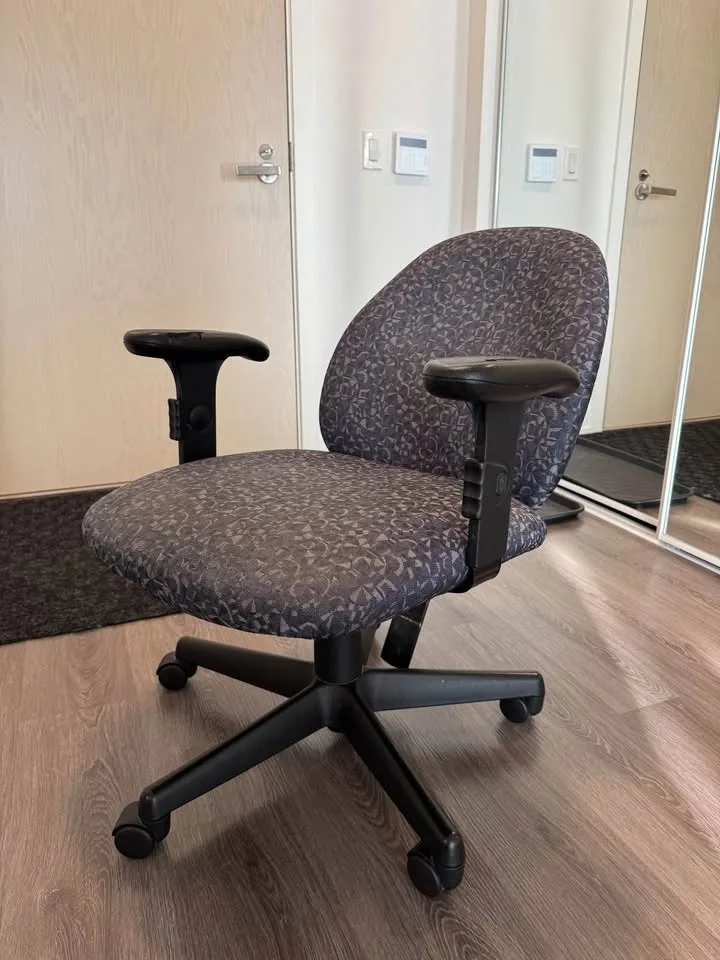 Adjustable Office Chair (Black) image indicator(6)