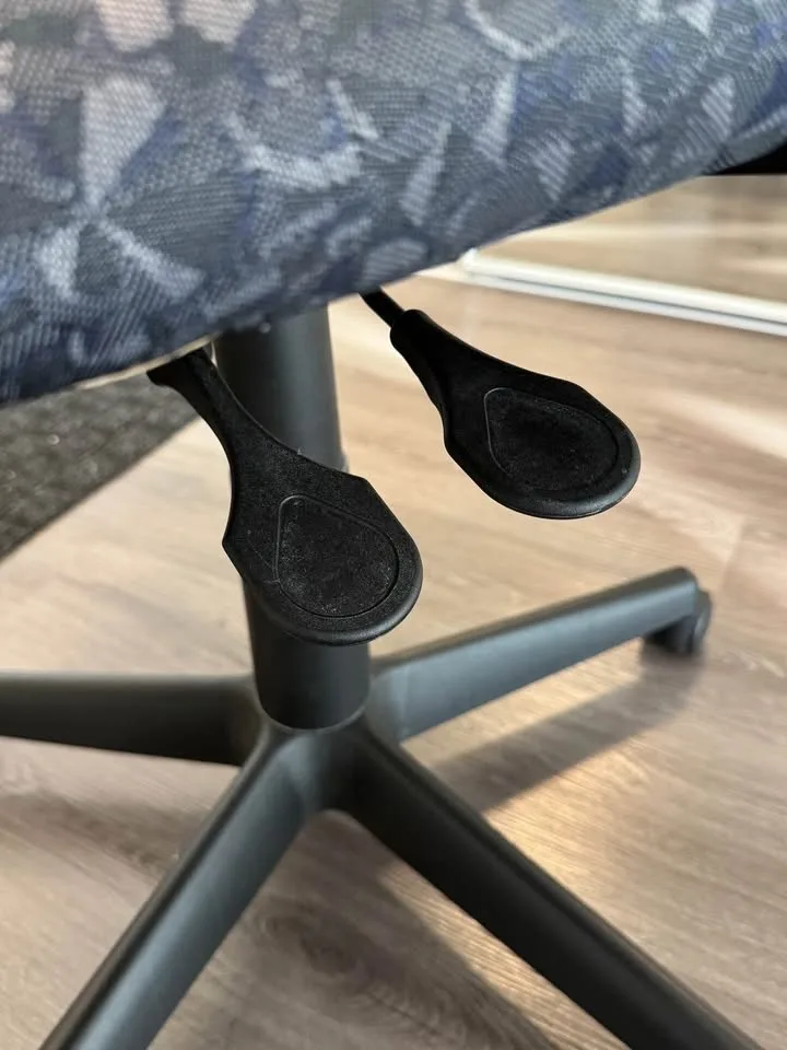 Adjustable Office Chair (Black) image indicator(7)