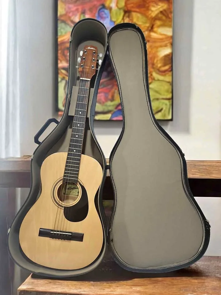 Montana MT102N classical acoustic guitar & casse . a 3/4 size