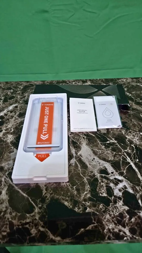 Galaxy S25 Tempered Glass Screen Protector + Applicator