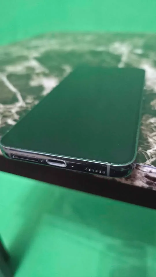 Samsung Galaxy S23 Phone + Otterbox Defender Case image indicator(4)