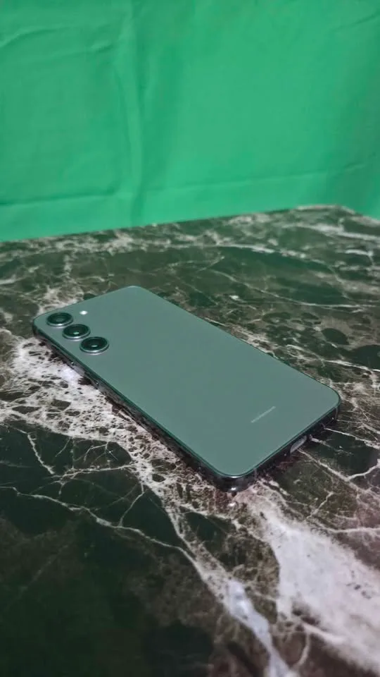 Samsung Galaxy S23 Phone + Otterbox Defender Case image indicator(5)