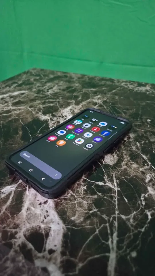 Samsung Galaxy S23 Phone + Otterbox Defender Case image indicator(7)