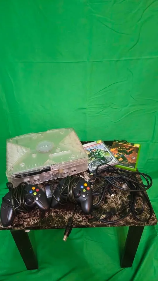 Rare Crystal Xbox Bundle + Halo Combat Evolved & Halo 2 image indicator(3)