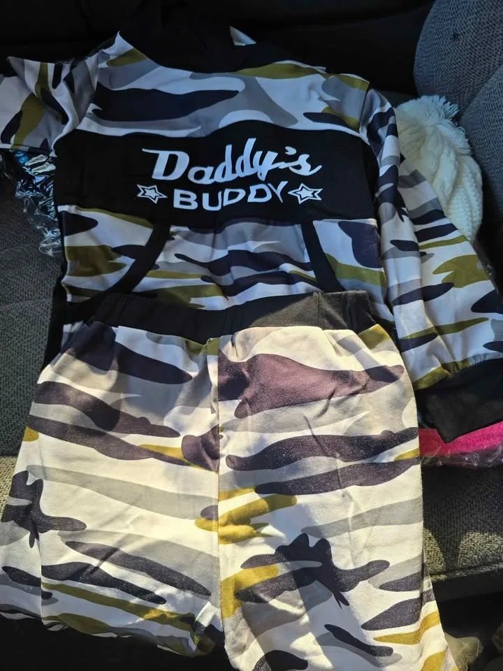 WHOLESALE ITEMS..BLUETOOTH HAT, INFANT OUTFITS, TABLETS, 400 IN image indicator(5)