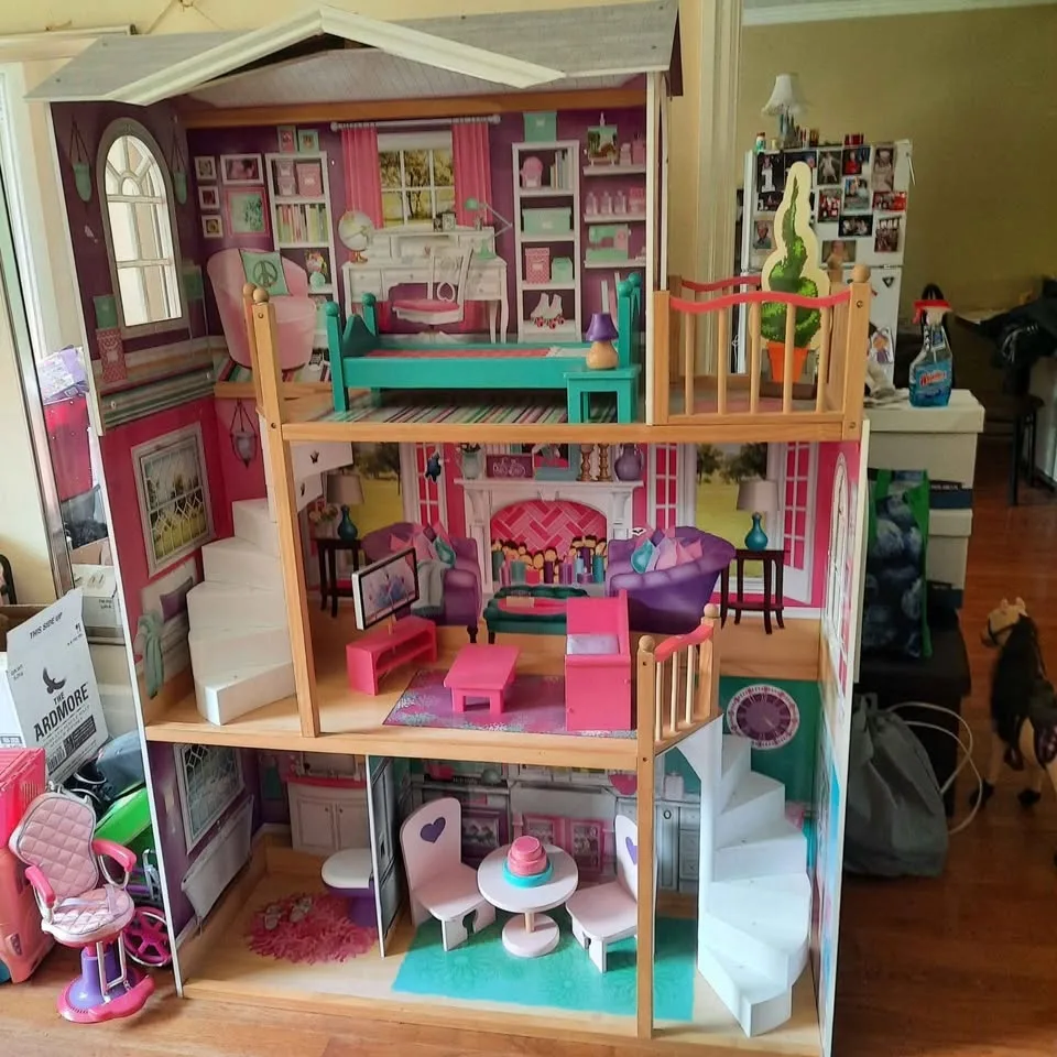 Kidkraft doll house for 18"dolls