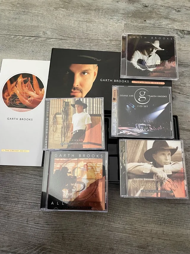 Garth Brooks Limited Edition image indicator(2)