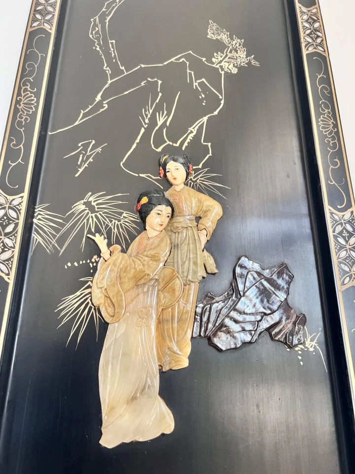 ⚡️RARE FIND⚡️ Vintage Black Lacquer & Jade Wall Art - photo 2