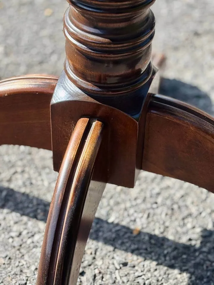 36” Pedestal Dining Table – image indicator(4)