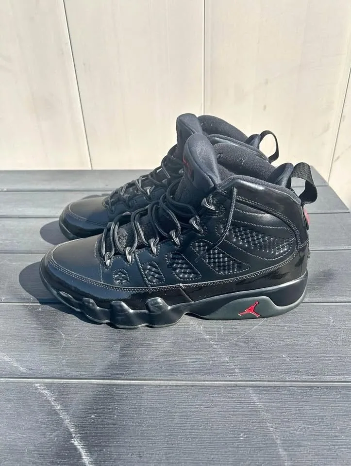 Jordan Bred 9’s (US SIZE 10.5)