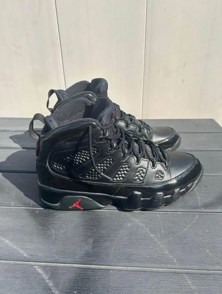 Jordan Bred 9’s (US SIZE 10.5) image indicator(2)