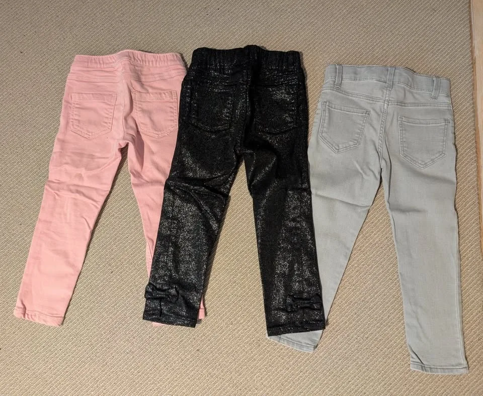 Girl's jeans 3 pairs EUC size 4T image indicator(2)