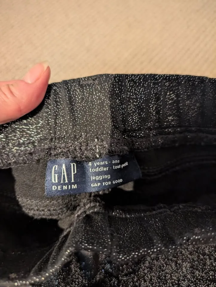 Girl's jeans 3 pairs EUC size 4T image indicator(3)