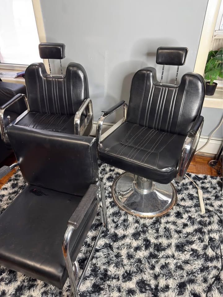 Black Barber Chairs Lot of 3 - photo 2