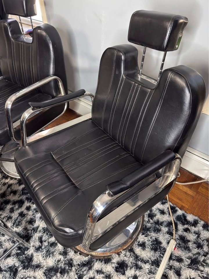 Black Barber Chairs Lot of 3 - photo 3