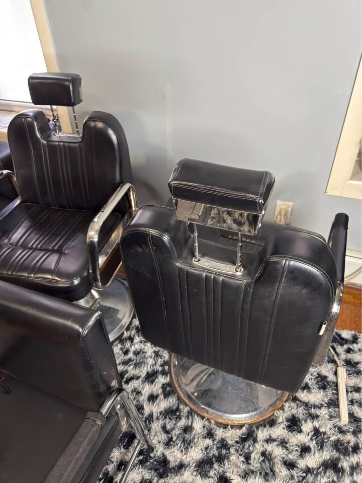 Black Barber Chairs Lot of 3 - photo 4