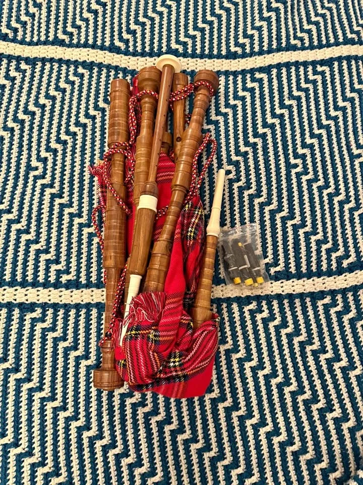 Full Highland Bagpipe Set With Case