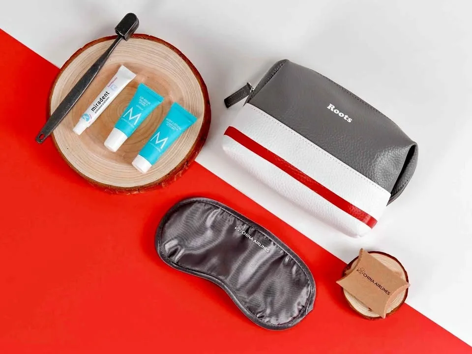 NEW CA Roots Premium Deluxe Travel Amenity Kit Classic Grey