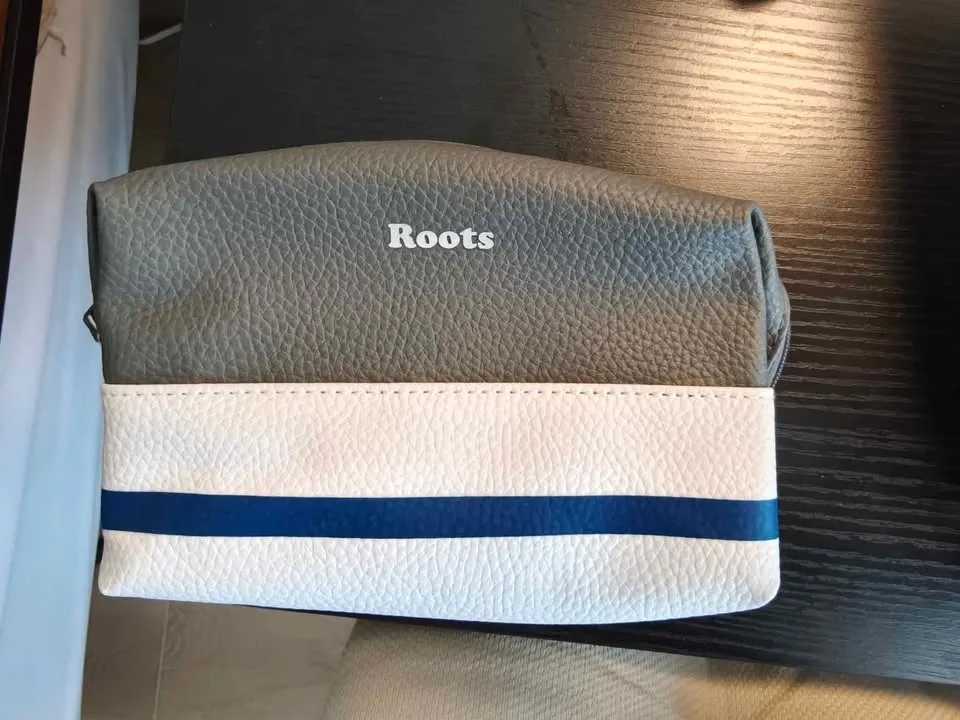NEW CA Roots Premium Deluxe Travel Amenity Kit Classic Grey image indicator(2)