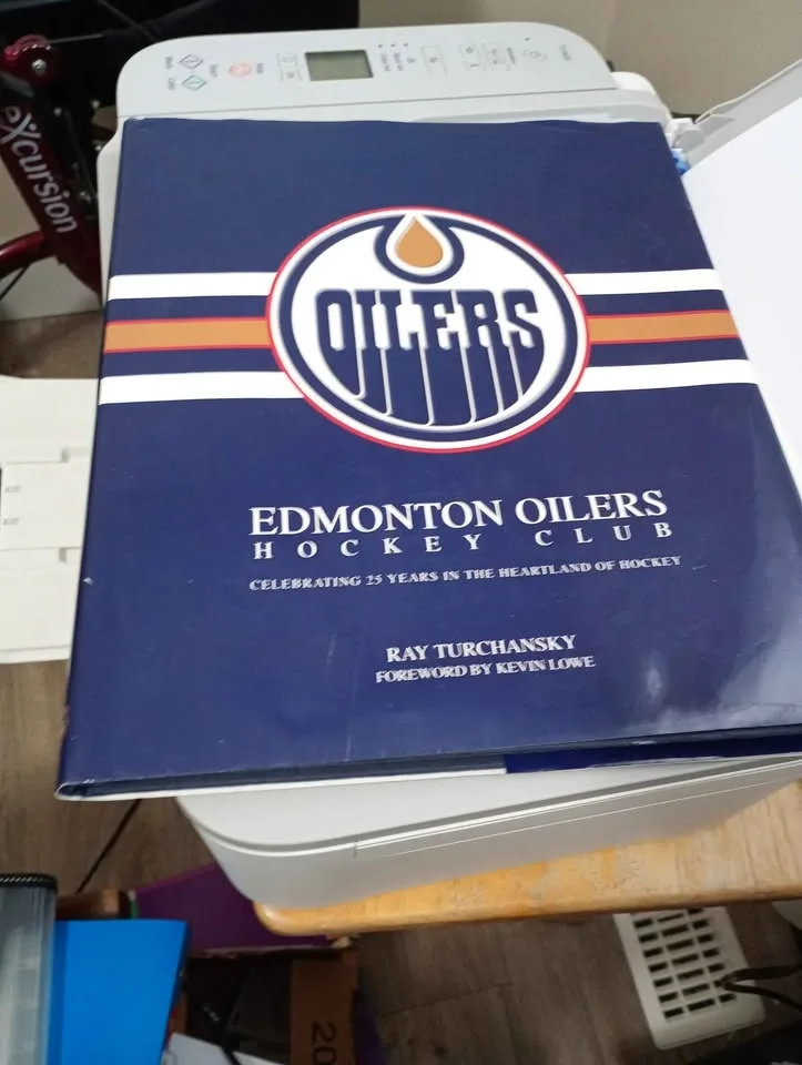 Oilers Book - Relive the Glory Days image indicator(10)