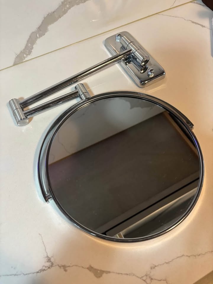 Wall Mounted magnification mirror - photo 2