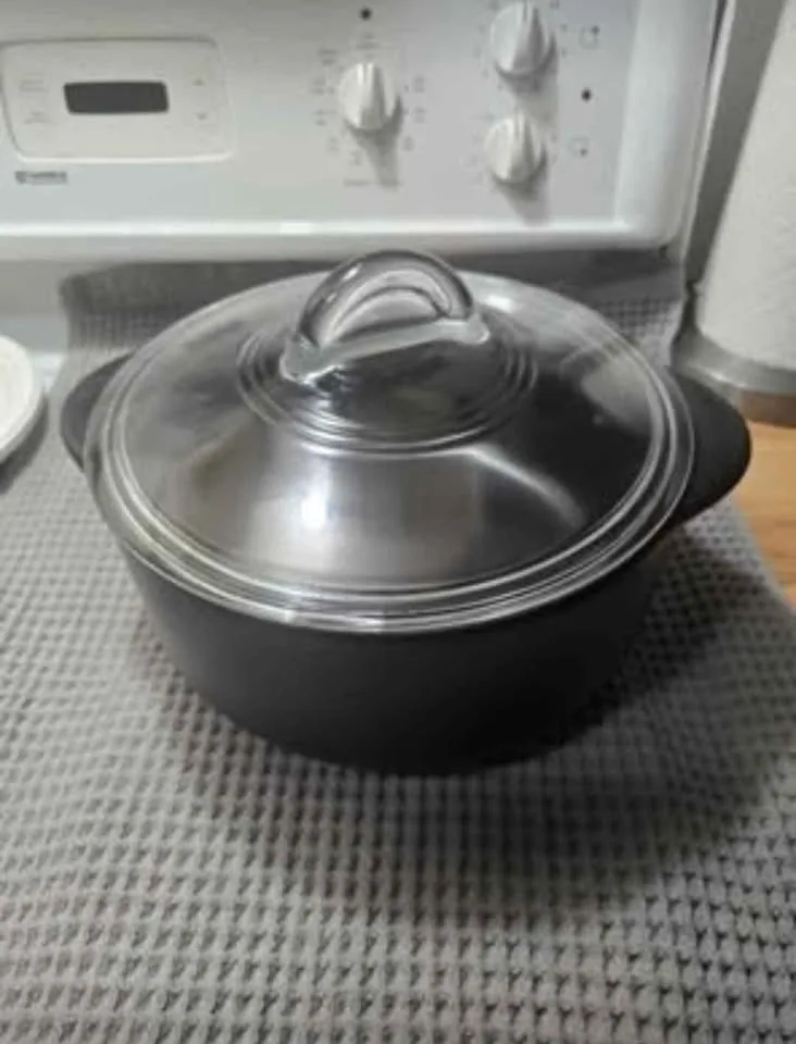 Pampered Chef 4 Quart Dutch Oven with Lid