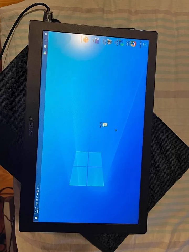 ASUS ZENSCREEN MB168B FULL HD PORTABLE MONITOR W/ DENT