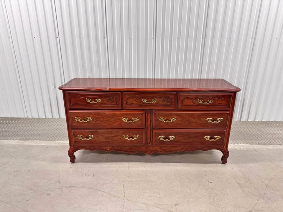 Vintage Solid Wood 7 Drawer Dresser (DELIVERY AVAILABLE)