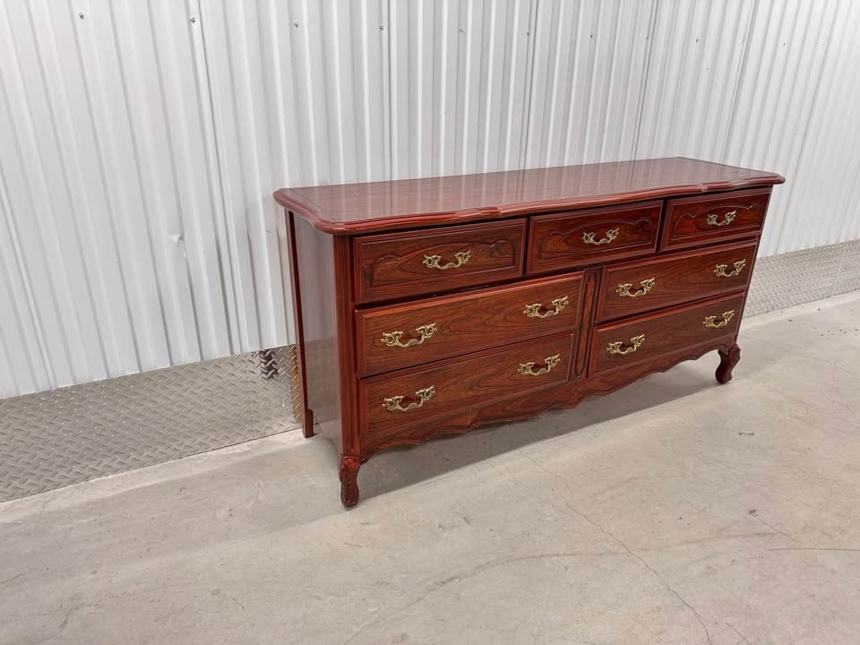 Vintage Solid Wood 7 Drawer Dresser (DELIVERY AVAILABLE) - photo 3