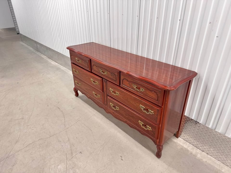 Vintage Solid Wood 7 Drawer Dresser (DELIVERY AVAILABLE) - photo 4