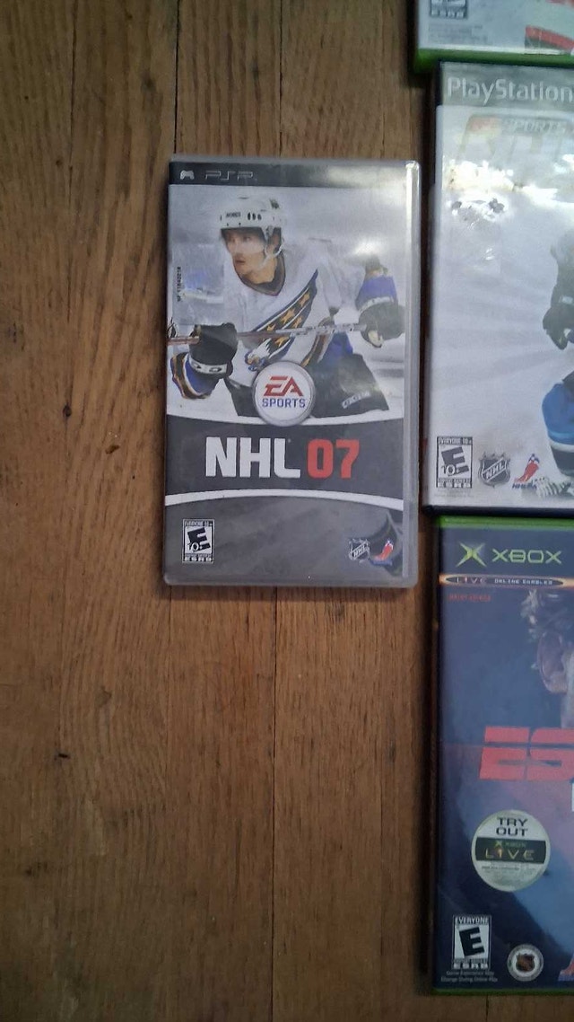 Lot of 17 NHL video games - photo 2