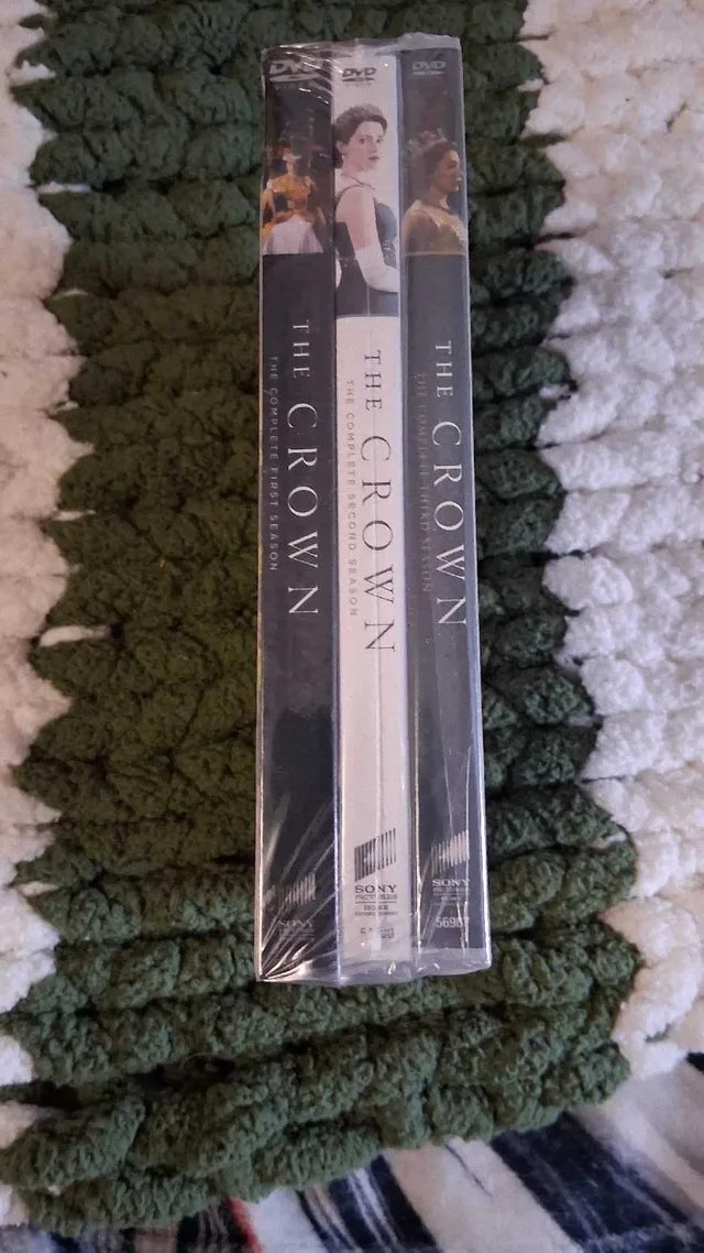 The crown seasons 1-3 DVD SEALED image indicator(2)