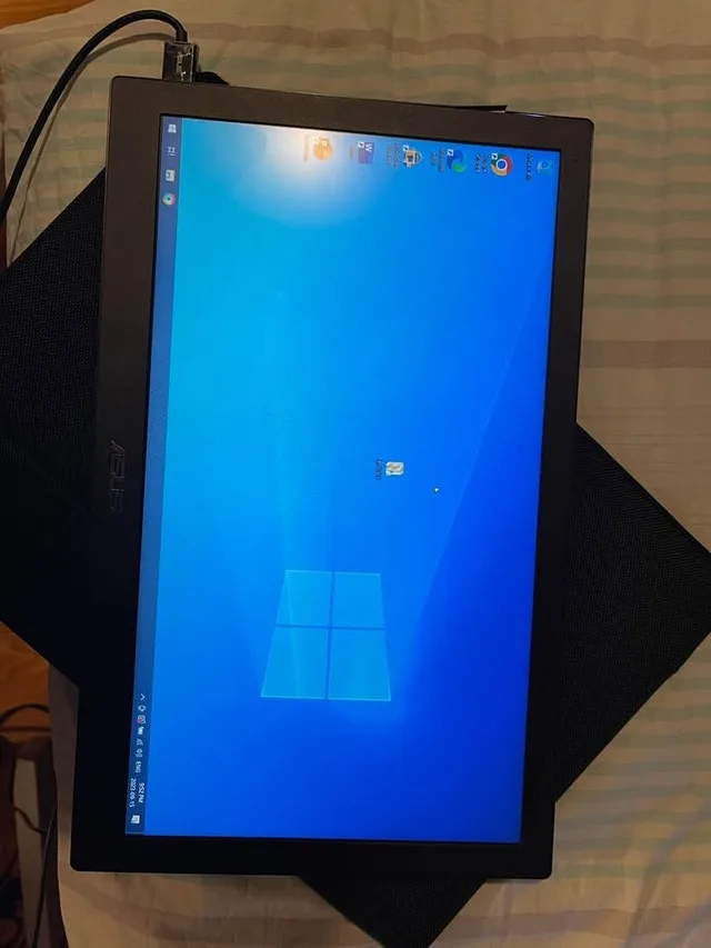 ASUS ZENSCREEN MB168B FULL HD PORTABLE MONITOR W/ DENT