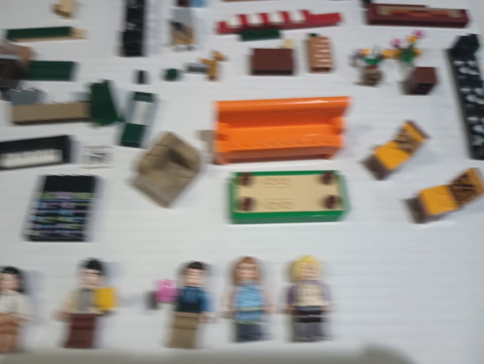 Lot of Lego Friends TV Series Central Perk Minifigs - photo 2