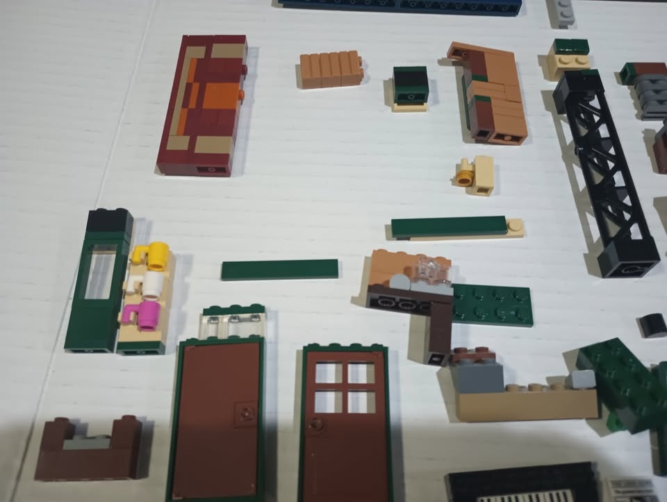 Lot of Lego Friends TV Series Central Perk Minifigs - photo 4
