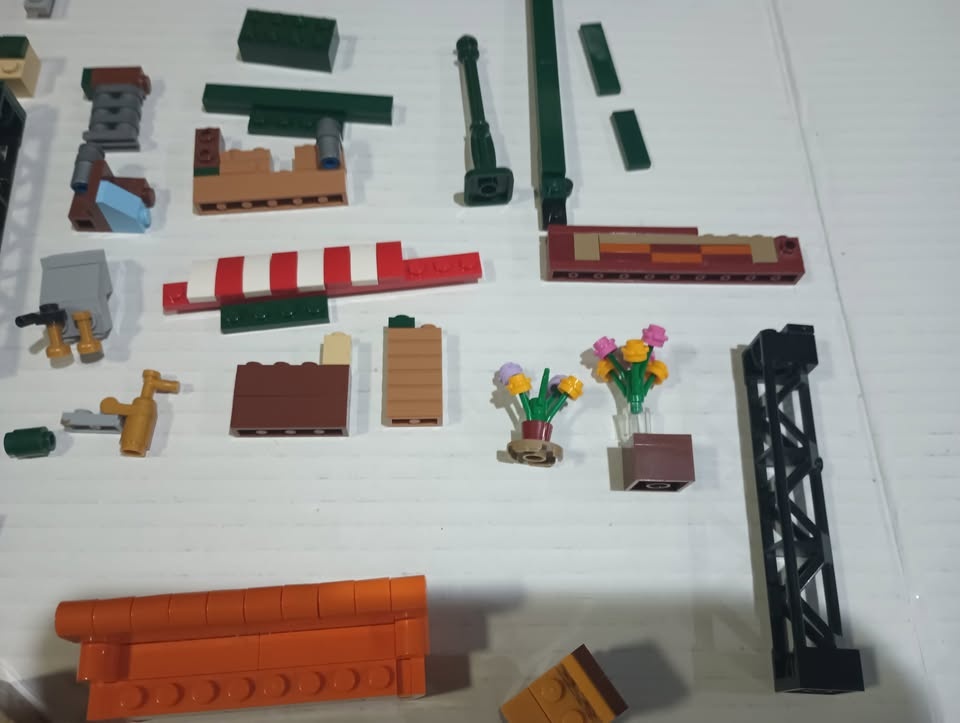 Lot of Lego Friends TV Series Central Perk Minifigs - photo 5